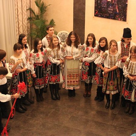 Manhattan Hotel&Restaurant Chisinau Bagian luar foto