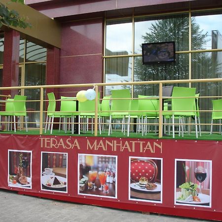 Manhattan Hotel&Restaurant Chisinau Bagian luar foto