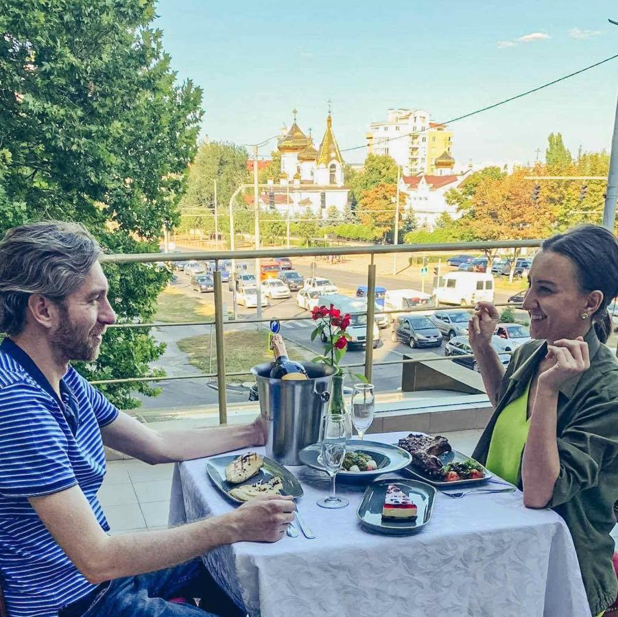 Manhattan Hotel&Restaurant Chisinau Bagian luar foto