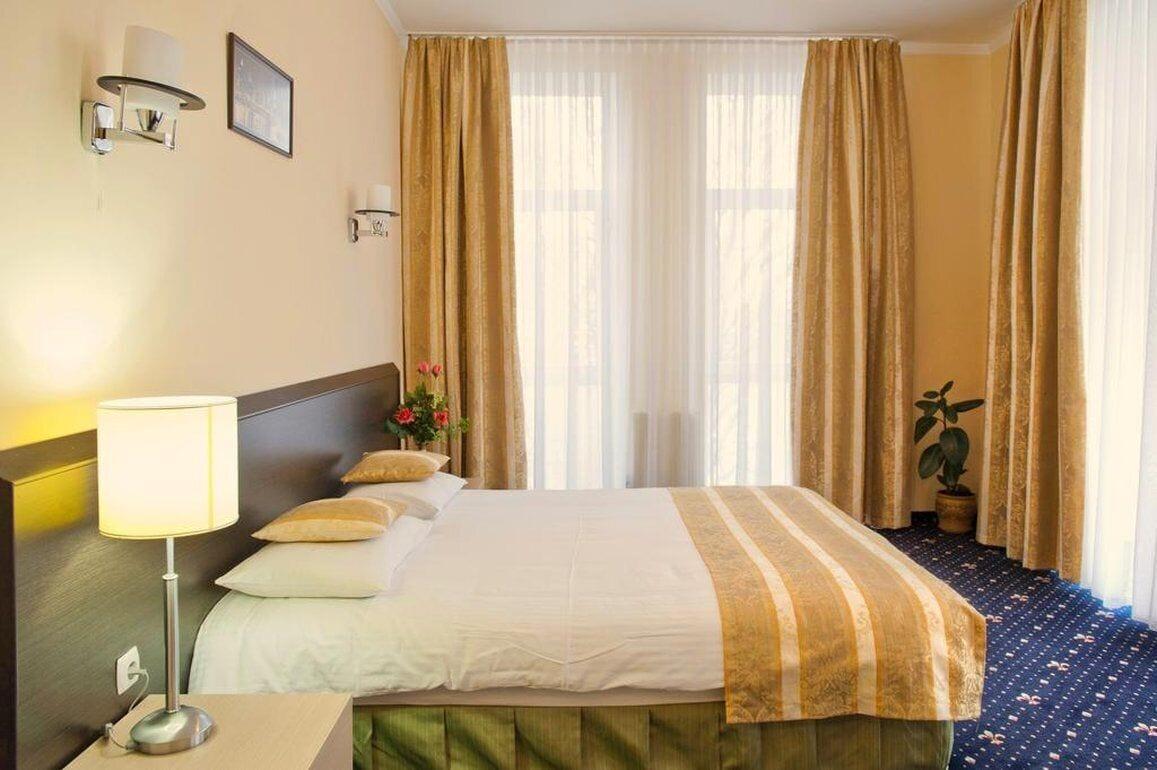 Manhattan Hotel&Restaurant Chisinau Bagian luar foto