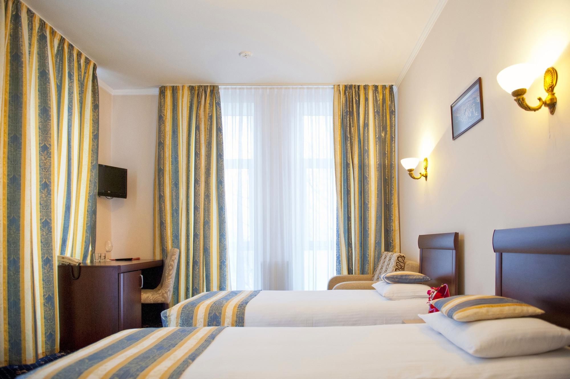 Manhattan Hotel&Restaurant Chisinau Bagian luar foto
