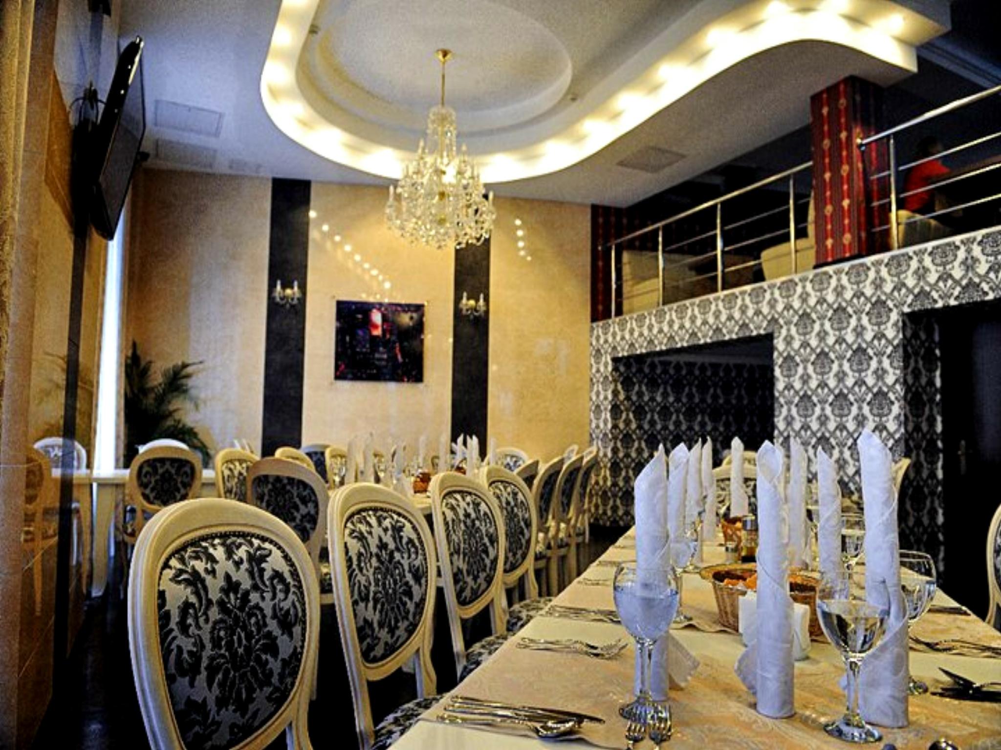 Manhattan Hotel&Restaurant Chisinau Bagian luar foto