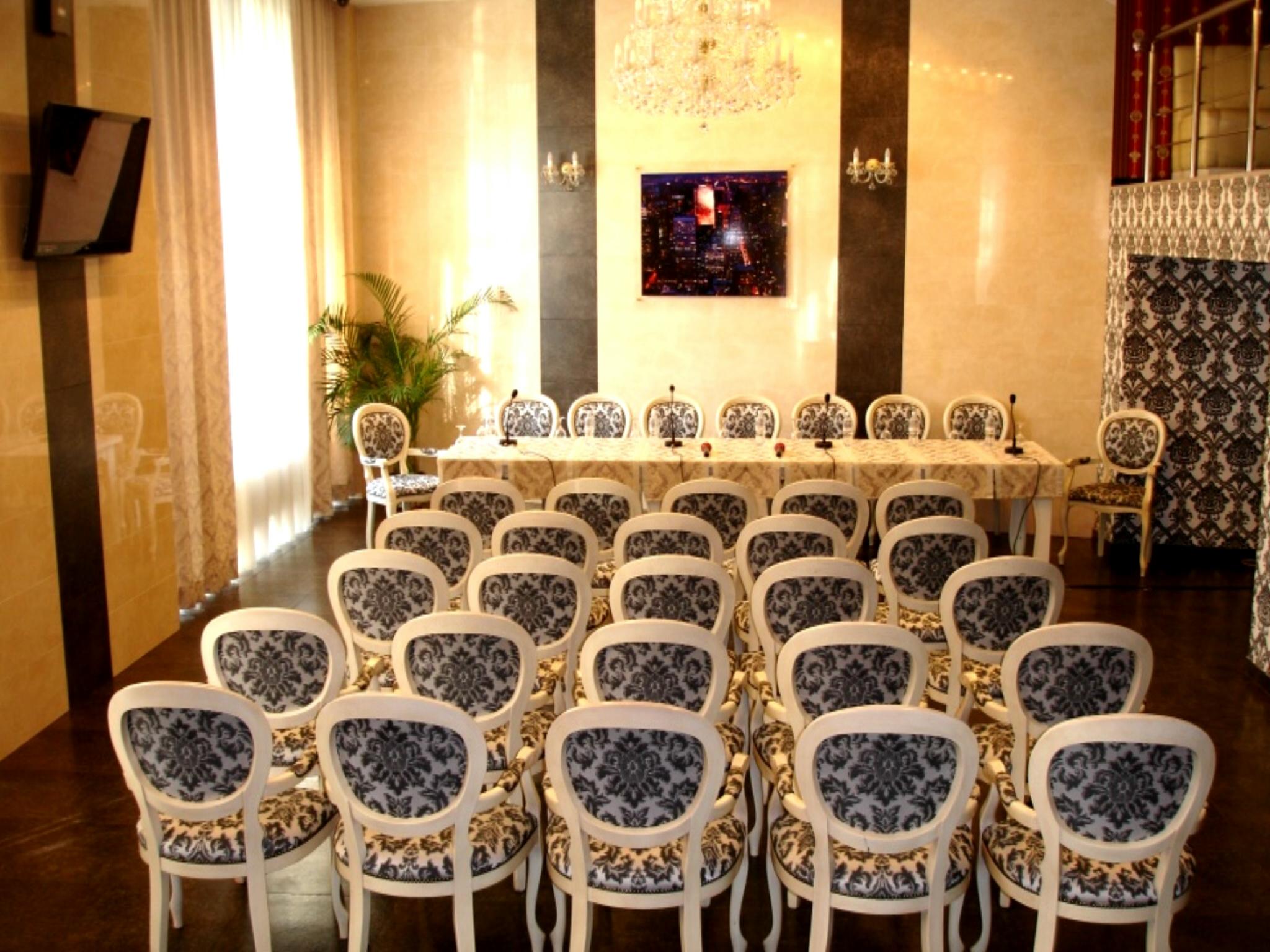 Manhattan Hotel&Restaurant Chisinau Bagian luar foto
