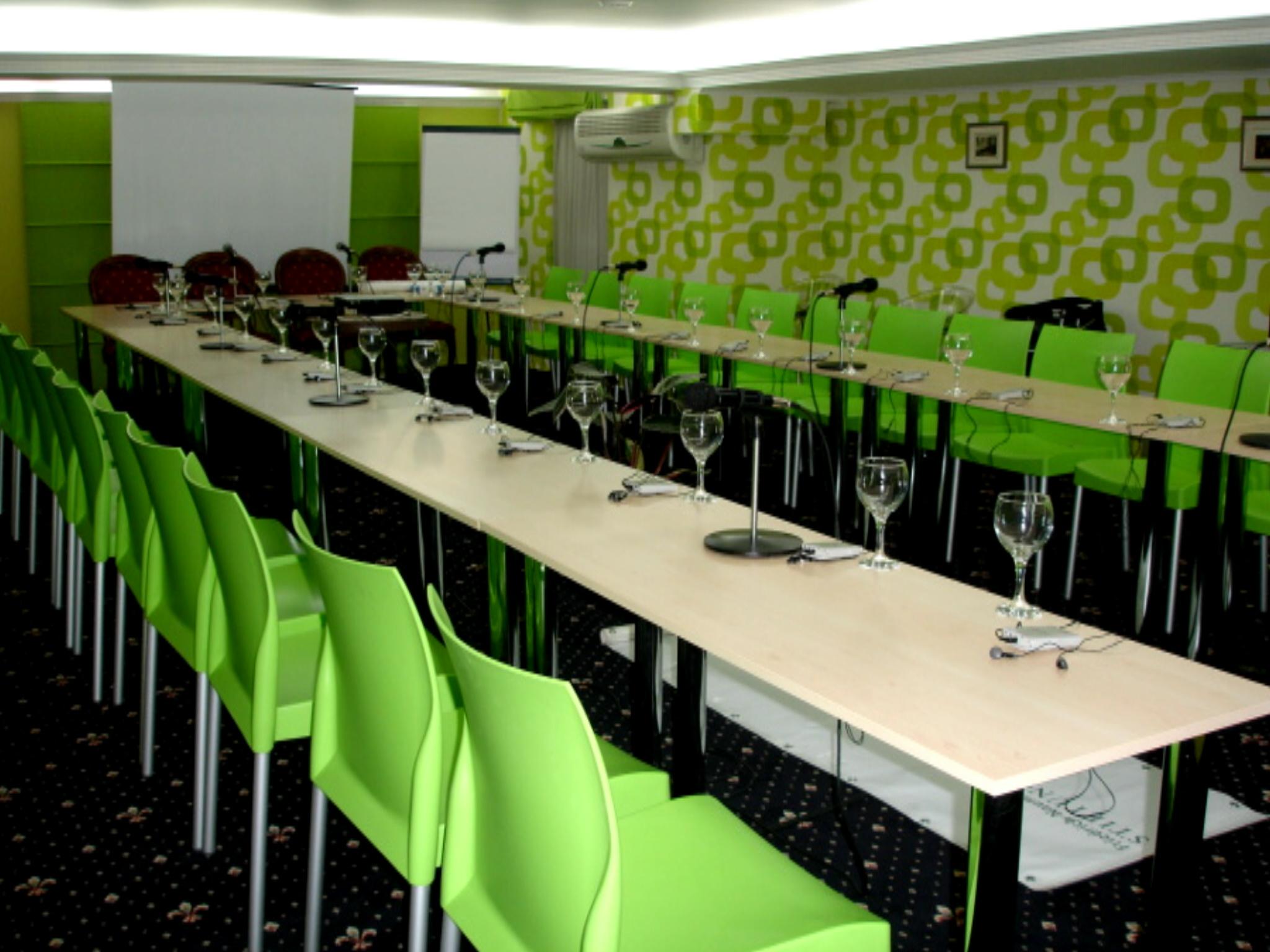 Manhattan Hotel&Restaurant Chisinau Bagian luar foto
