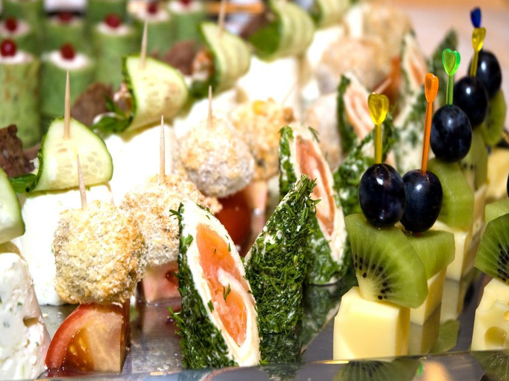 Manhattan Hotel&Restaurant Chisinau Bagian luar foto