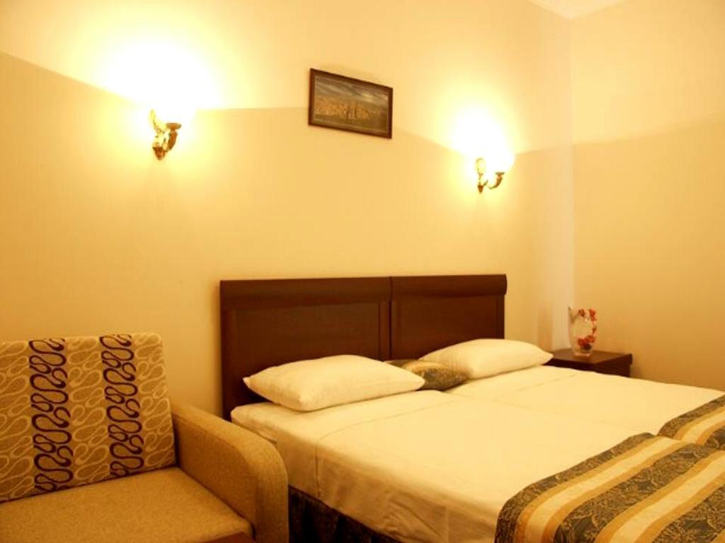 Manhattan Hotel&Restaurant Chisinau Bagian luar foto