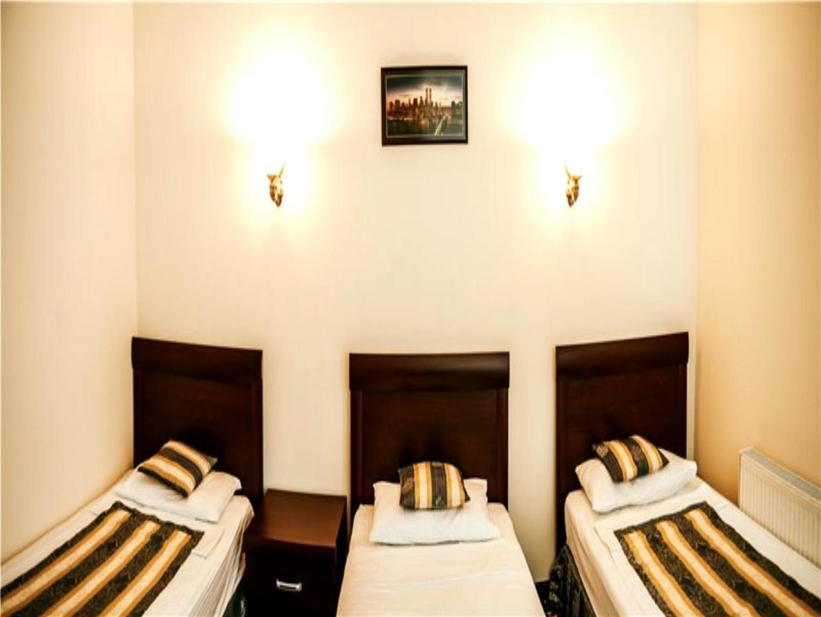 Manhattan Hotel&Restaurant Chisinau Bagian luar foto