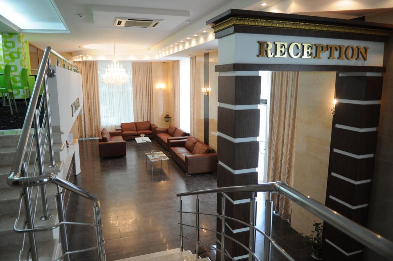 Manhattan Hotel&Restaurant Chisinau Bagian luar foto