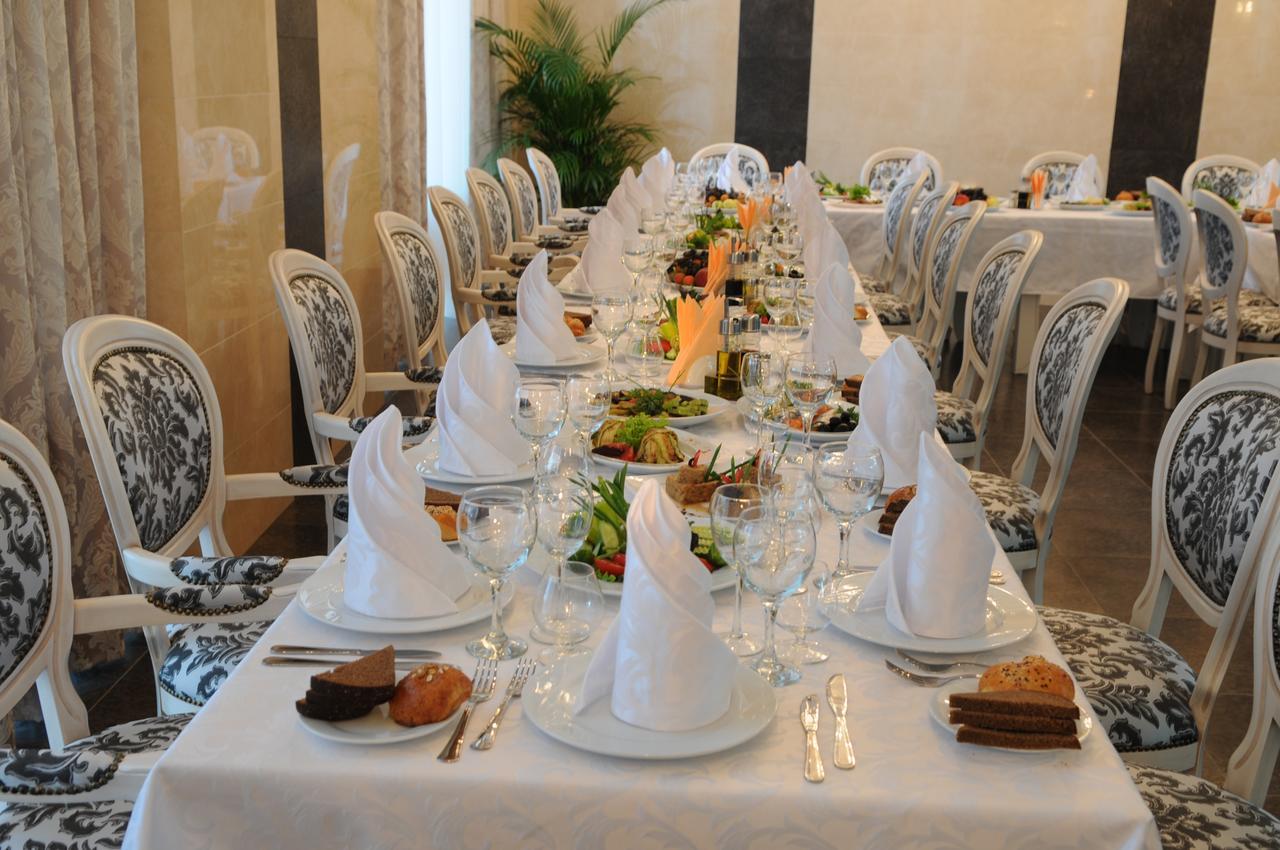 Manhattan Hotel&Restaurant Chisinau Bagian luar foto