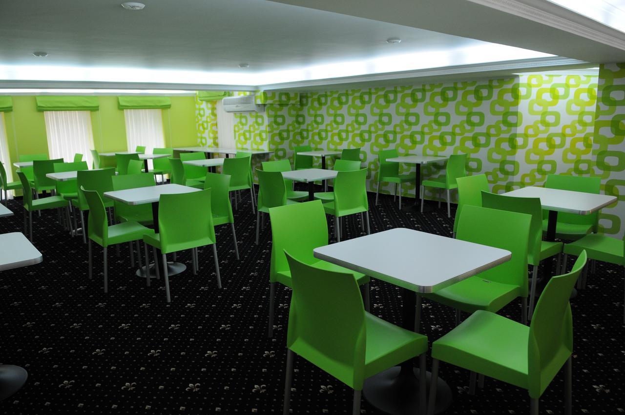 Manhattan Hotel&Restaurant Chisinau Bagian luar foto