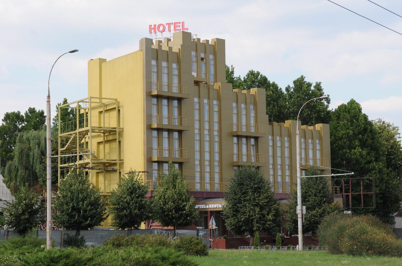 Manhattan Hotel&Restaurant Chisinau Bagian luar foto