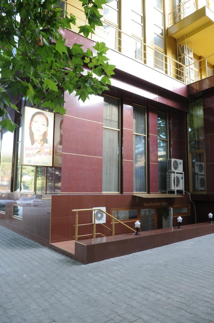 Manhattan Hotel&Restaurant Chisinau Bagian luar foto